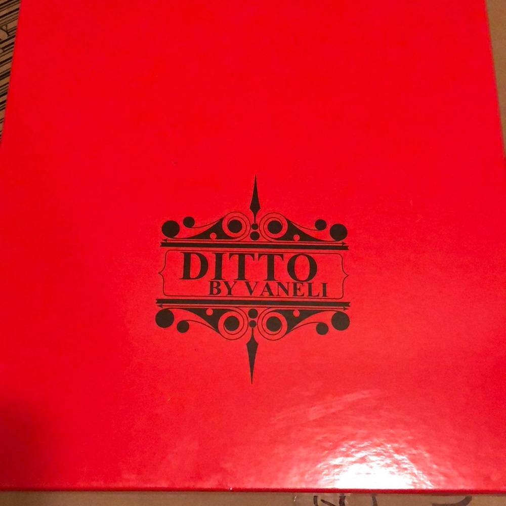 Size 8 BRAND NEW NEVER WORN Italian leather boots